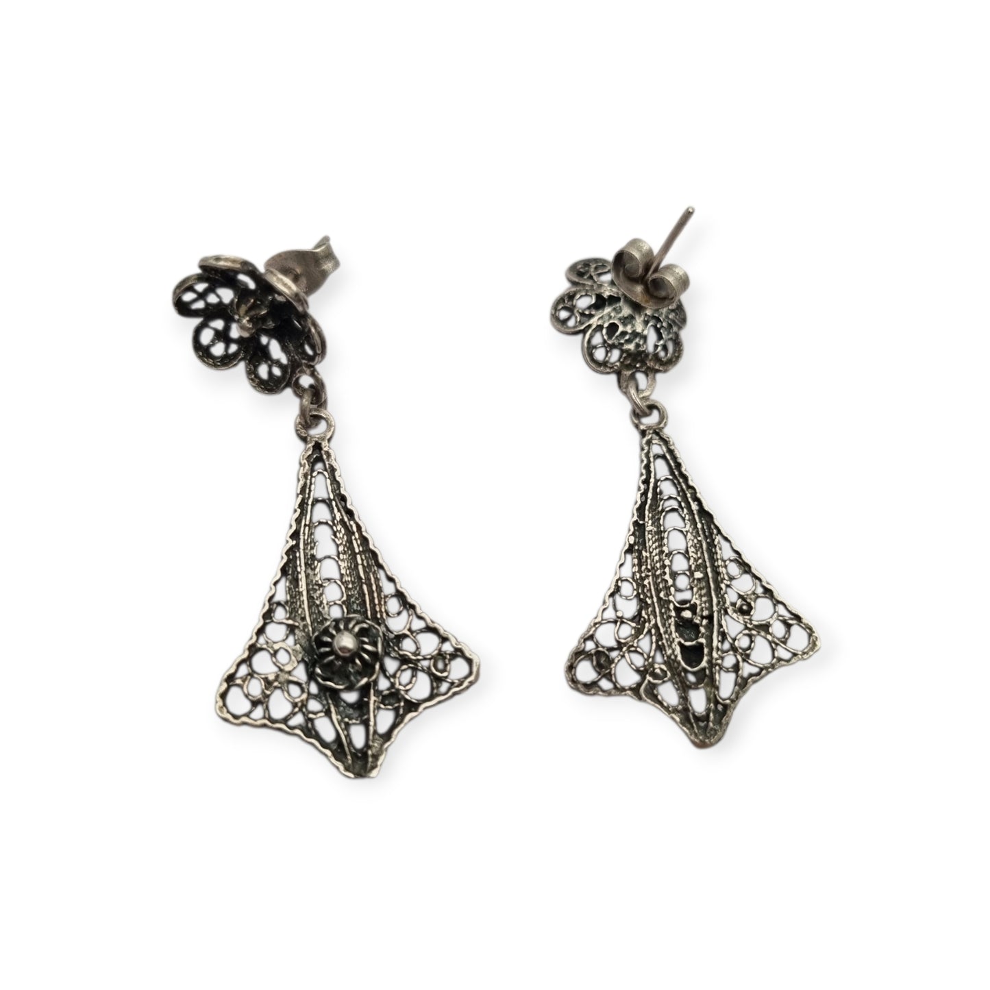 Pendientes de filigrana de plata calada en forma de lágrima, años 70-80