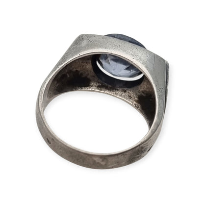 Anillo Art Déco de plata con topacio azul de diseño geométrico, Europa circa 1950