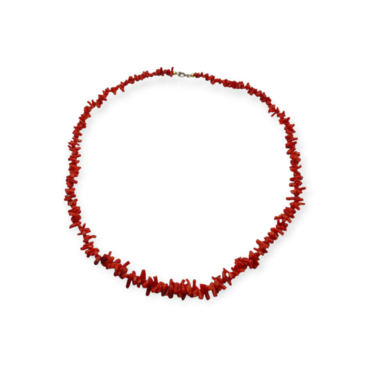 Collar Boho de coral rojo natural con ramas irregulares y cierre metálico, circa 1970-80