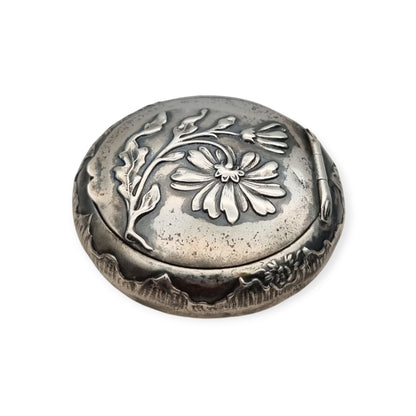 Antique silver box with floral relief and European vegetal decoration, 1930s-1940s