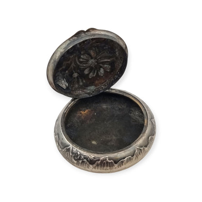 Antique silver box with floral relief and European vegetal decoration, 1930s-1940s