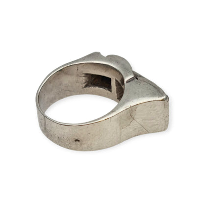 Art Deco silver and white gemstone ring, asymmetrical geometric design, France circa 1940
