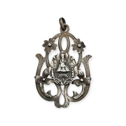 Colgante modernista de plata Nuestra Señora de Montserrat, La Moreneta, joyería religiosa, 1920