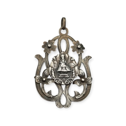 Colgante modernista de plata Nuestra Señora de Montserrat, La Moreneta, joyería religiosa, 1920