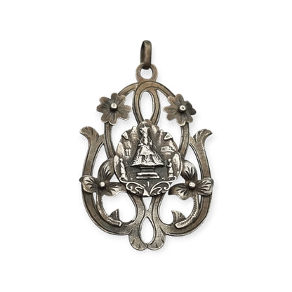 Colgante modernista de plata Nuestra Señora de Montserrat, La Moreneta, joyería religiosa, 1920