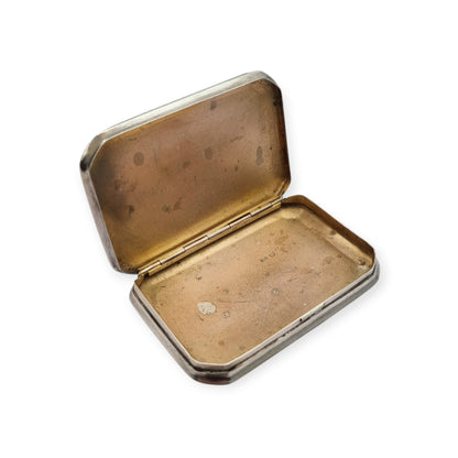 European 800 silver cigarette case with soberly decorated clasp, circa 1940-1950