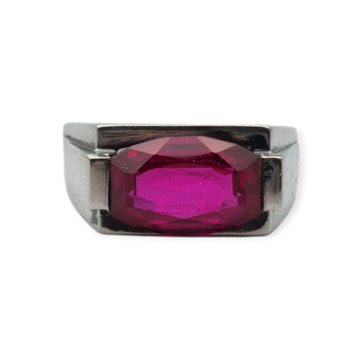 Anillo Art Déco de plata con espinela roja talla esmeralda, circa 1940