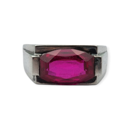 Anillo Art Déco de plata con espinela roja talla esmeralda, circa 1940