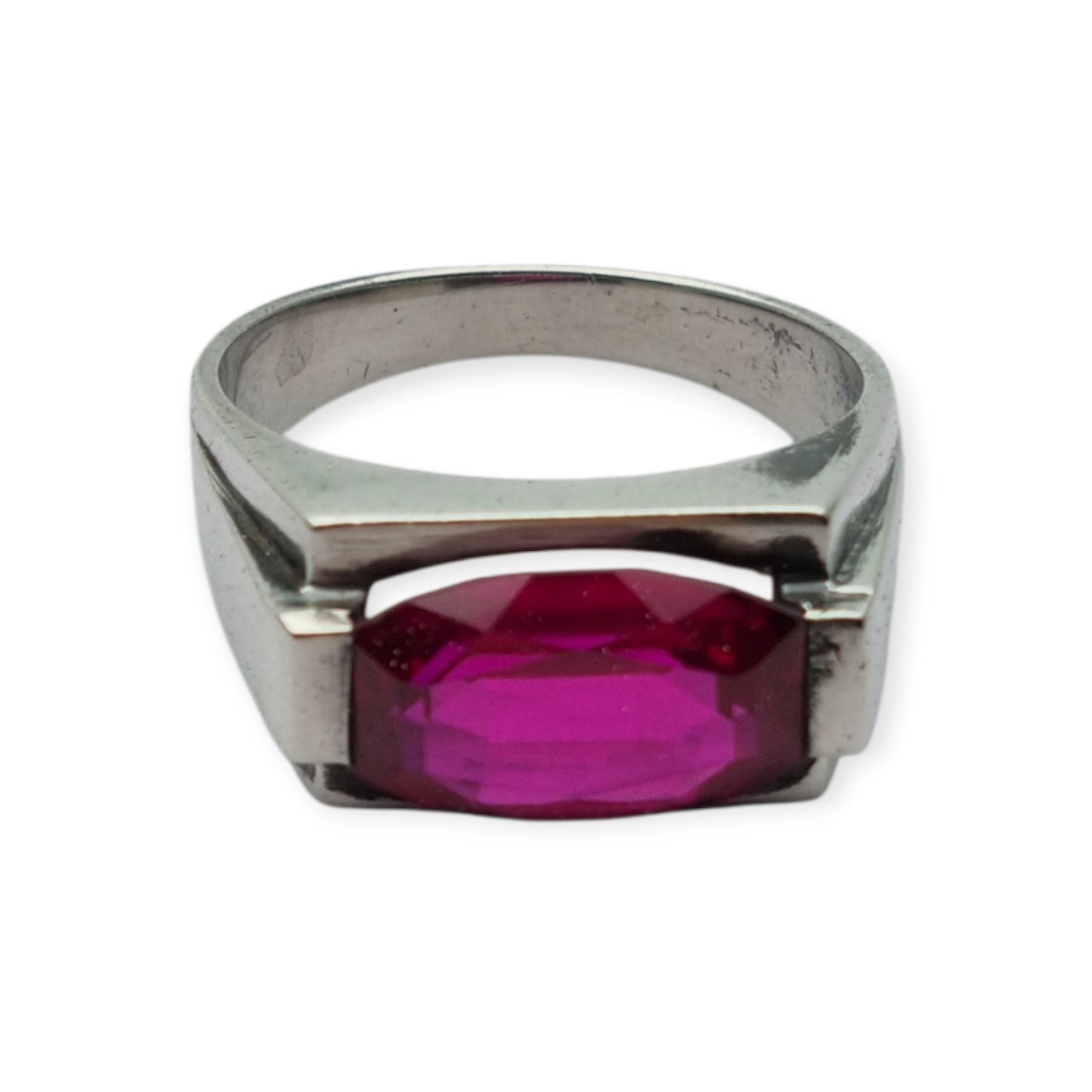 Anillo Art Déco de plata con espinela roja talla esmeralda, circa 1940