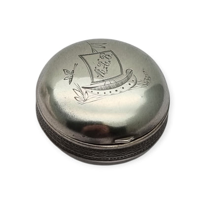Caja antigua redonda alemana de plata 800 grabada con barco y monograma, circa 190