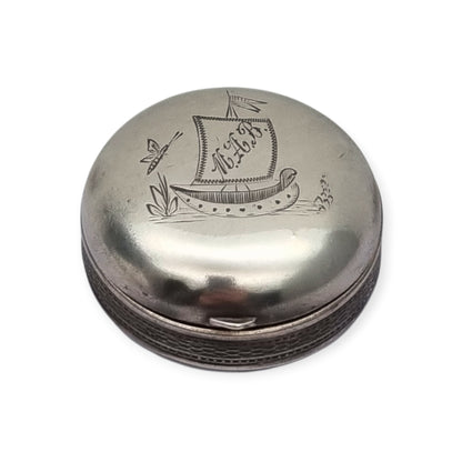 Caja antigua redonda alemana de plata 800 grabada con barco y monograma, circa 190