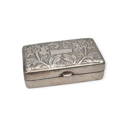 Caja rectangular antigua de plata grabada con decoración floral, Europa siglo XX