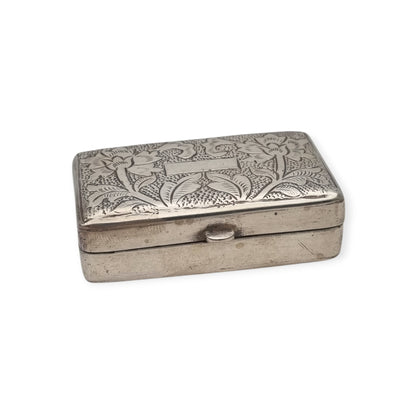 Caja rectangular antigua de plata grabada con decoración floral, Europa siglo XX