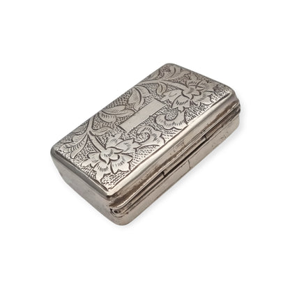 Caja rectangular antigua de plata grabada con decoración floral, Europa siglo XX