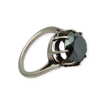 Anillo de plata con hematita facetada estilo cóctel vintage, circa 1980–2000