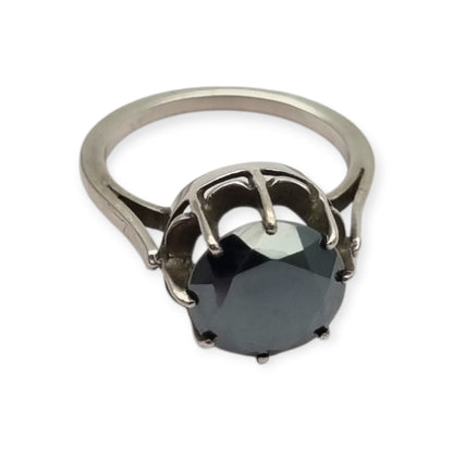 Anillo de plata con hematita facetada estilo cóctel vintage, circa 1980–2000