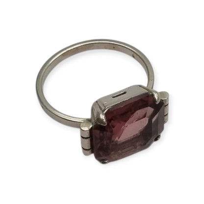 Anillo Art Déco tardío de plata con piedra púrpura, francés, circa 1940-1950