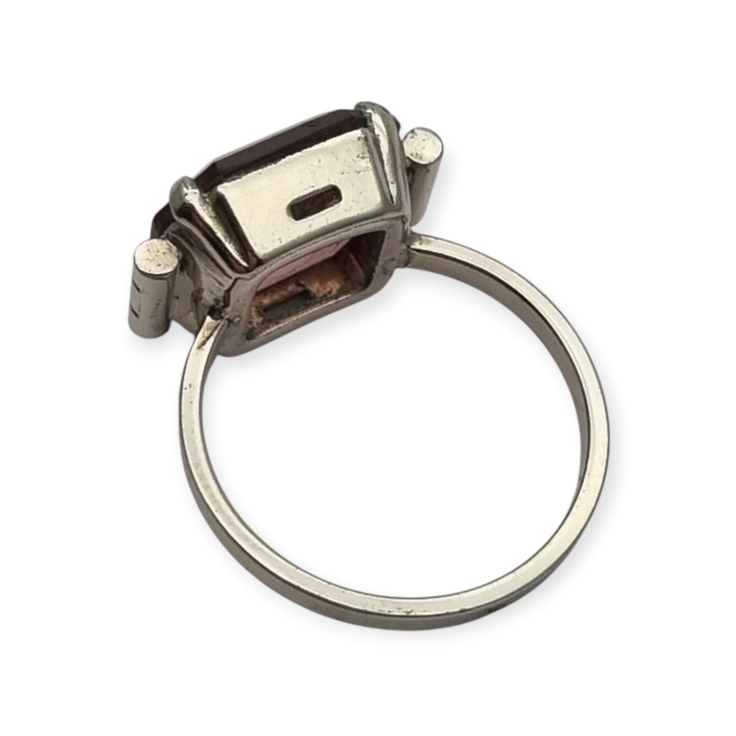Anillo Art Déco tardío de plata con piedra púrpura, francés, circa 1940-1950