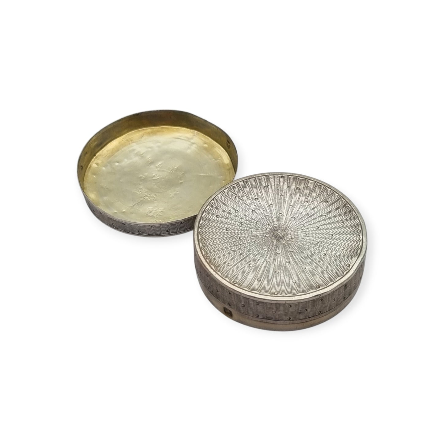 Caja antigua redonda de plata guilloché con interior sobredorado, Francia, estilo Neoclásico, circa 1880