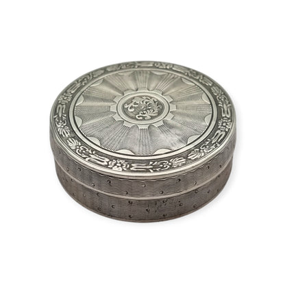 Caja antigua redonda de plata guilloché con interior sobredorado, Francia, estilo Neoclásico, circa 1880