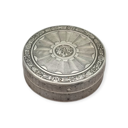Caja antigua redonda de plata guilloché con interior sobredorado, Francia, estilo Neoclásico, circa 1880