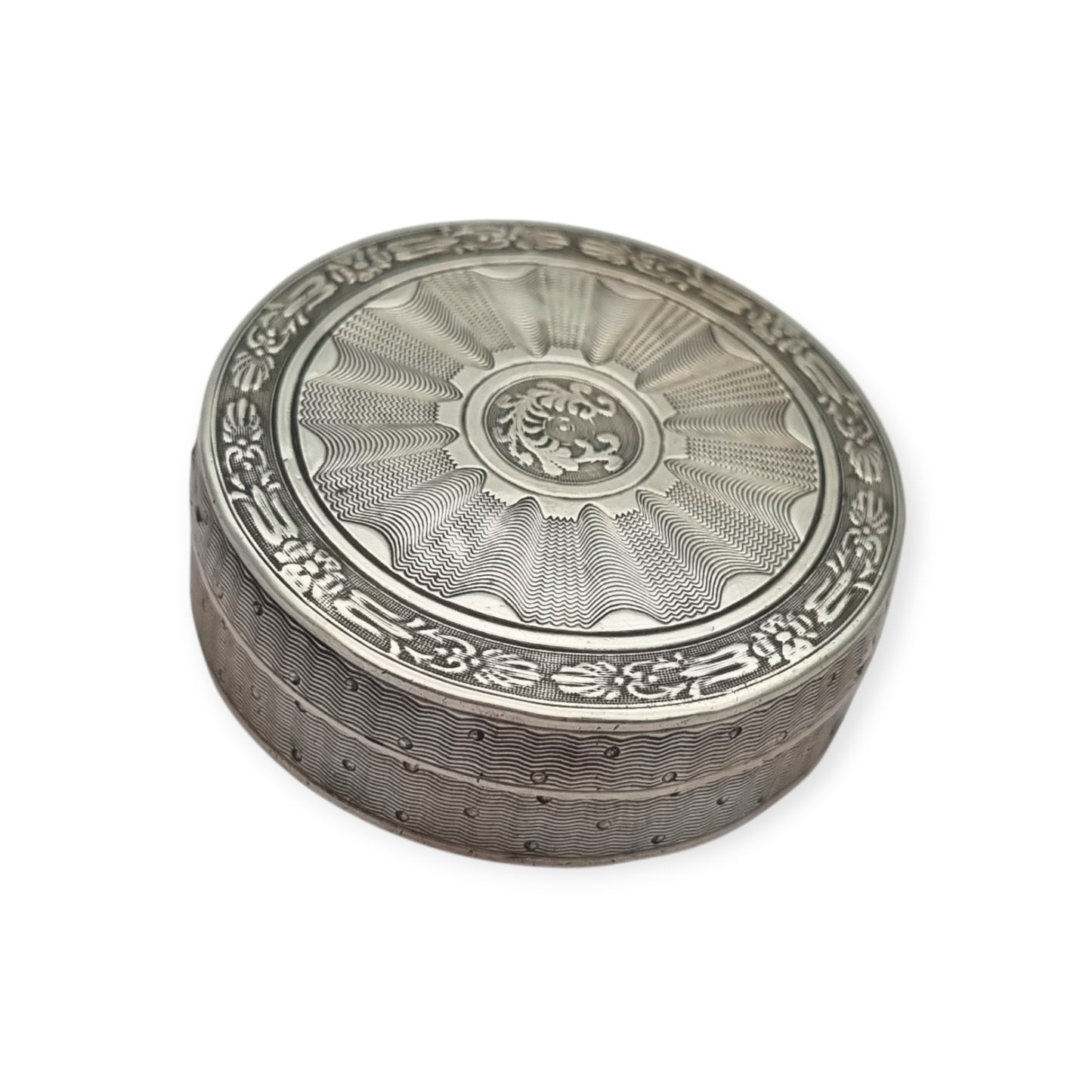 Caja antigua redonda de plata guilloché con interior sobredorado, Francia, estilo Neoclásico, circa 1880
