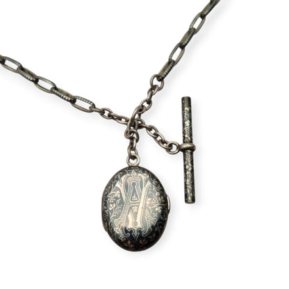Antigua Cadena Albert completa de plata nielada para reloj de bolsillo con guardapelo monogramado  circa 1890