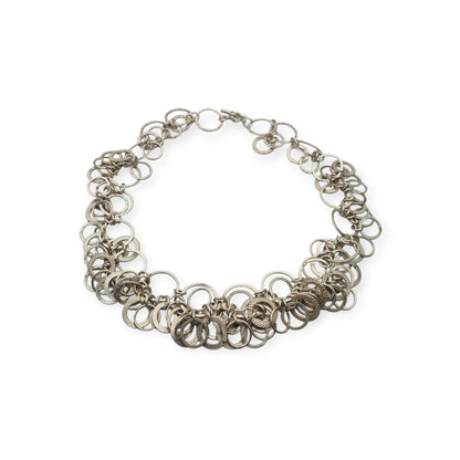 Collar vintage italiano de plata de anillas texturizadas, modernista Mid-Century, ca. 1980–1995