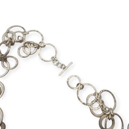 Collar vintage italiano de plata de anillas texturizadas, modernista Mid-Century, ca. 1980–1995