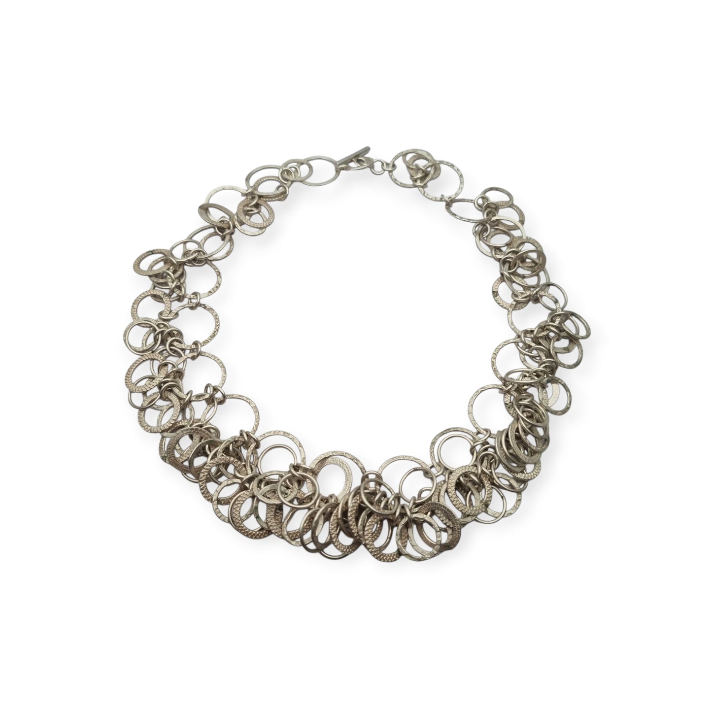Collar vintage italiano de plata de anillas texturizadas, modernista Mid-Century, ca. 1980–1995