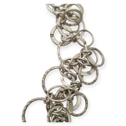 Collar vintage italiano de plata de anillas texturizadas, modernista Mid-Century, ca. 1980–1995