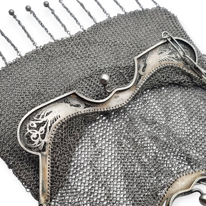 Bolso Antiguo de Malla en Plata 800 Art Nouveau con Boquilla Calada y Aves Estilizadas ca. 190