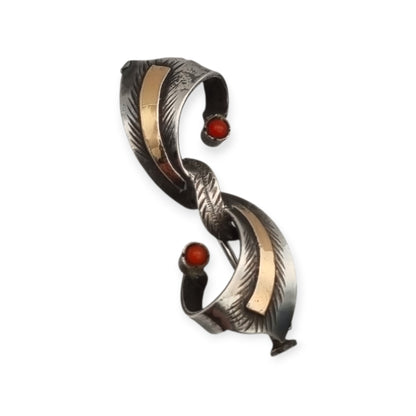 Broche Art Déco español en plata con vistas de oro y cabujones rojos, joyería antigua circa 1940–1950