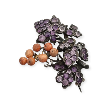 Broche antiguo racimo de uvas en plata dorada con amatistas, Naturalista Victoriano ca. 1885-1905