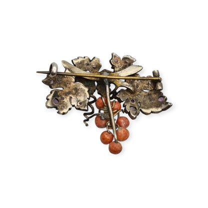 Broche antiguo racimo de uvas en plata dorada con amatistas, Naturalista Victoriano ca. 1885-1905