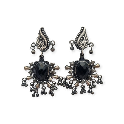 Pendientes chandelier étnicos en plata 925 con ónice, diseño boho paisley de India circa 1990