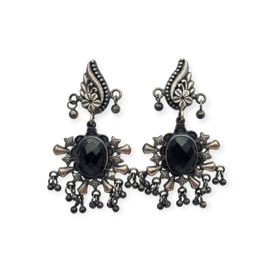 Pendientes chandelier étnicos en plata 925 con ónice, diseño boho paisley de India circa 1990