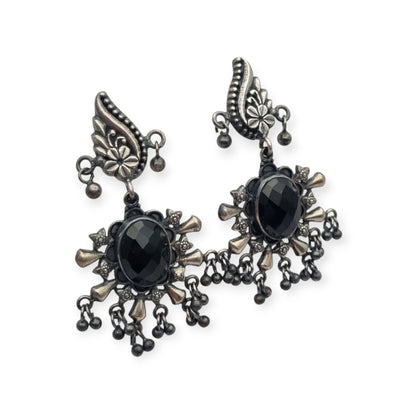 Pendientes chandelier étnicos en plata 925 con ónice, diseño boho paisley de India circa 1990