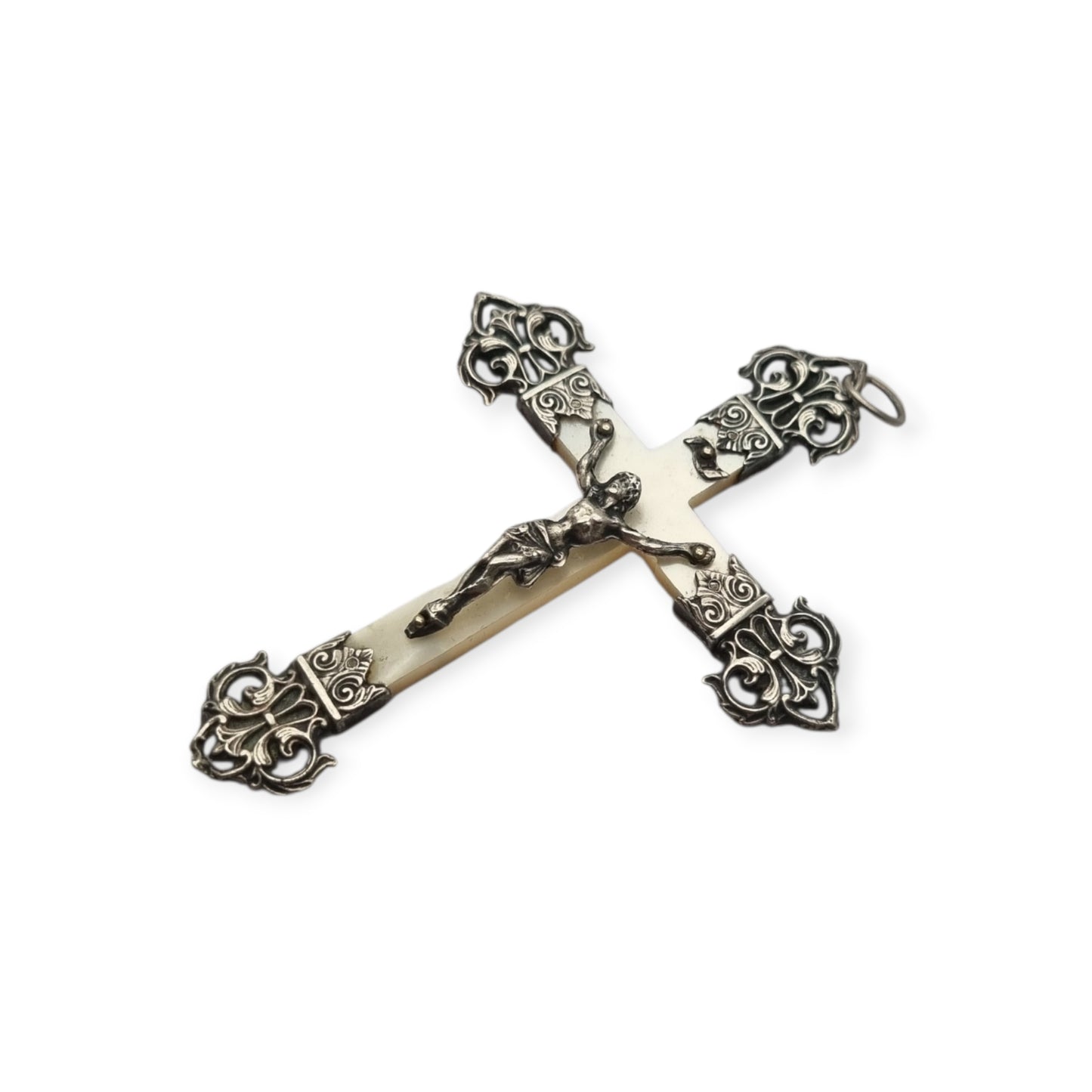 Antique French Catholic crucifix in silver and mother-of-pearl with Christ and openwork finials, circa 1900–1930