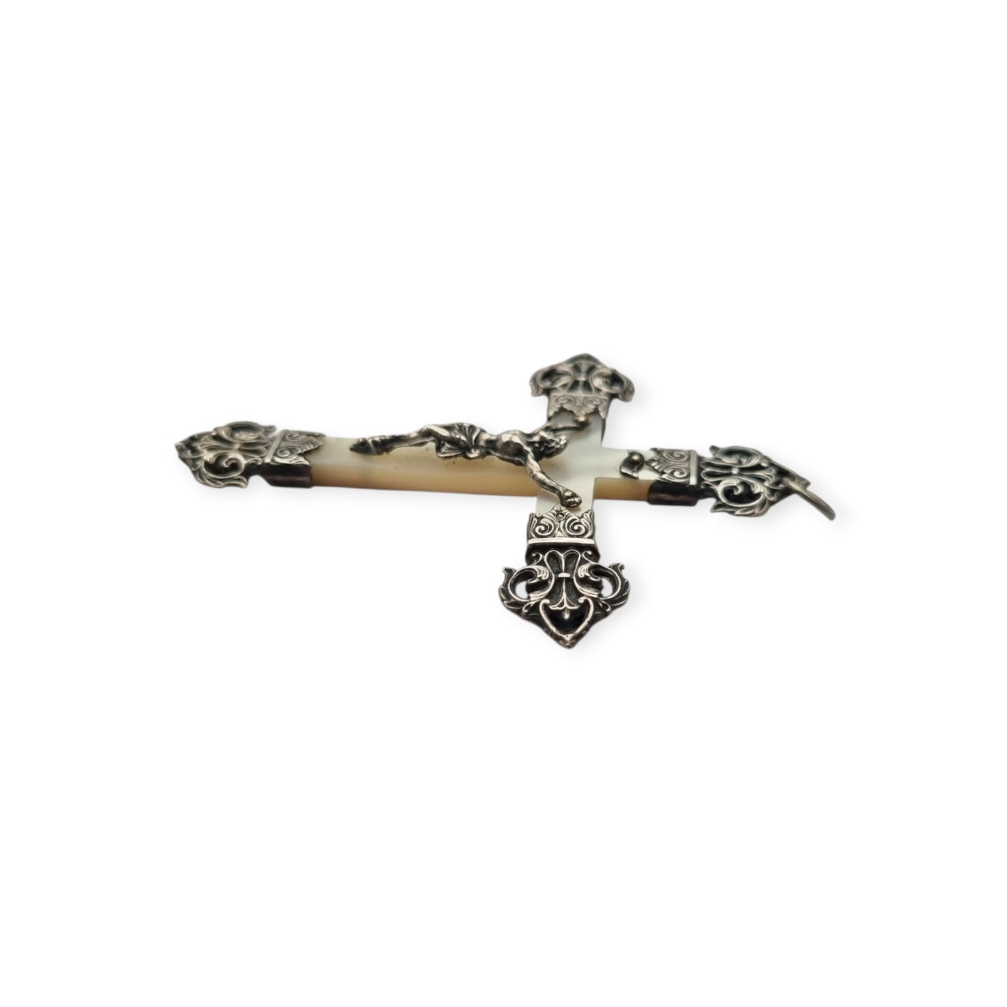 Antique French Catholic crucifix in silver and mother-of-pearl with Christ and openwork finials, circa 1900–1930