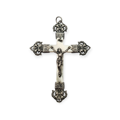 Antique French Catholic crucifix in silver and mother-of-pearl with Christ and openwork finials, circa 1900–1930