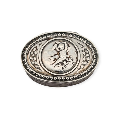 Caja Belle Époque de plata con querubín, decoración Luis XVI Revival y restos de dorado, Europa, ca. 1895–1915