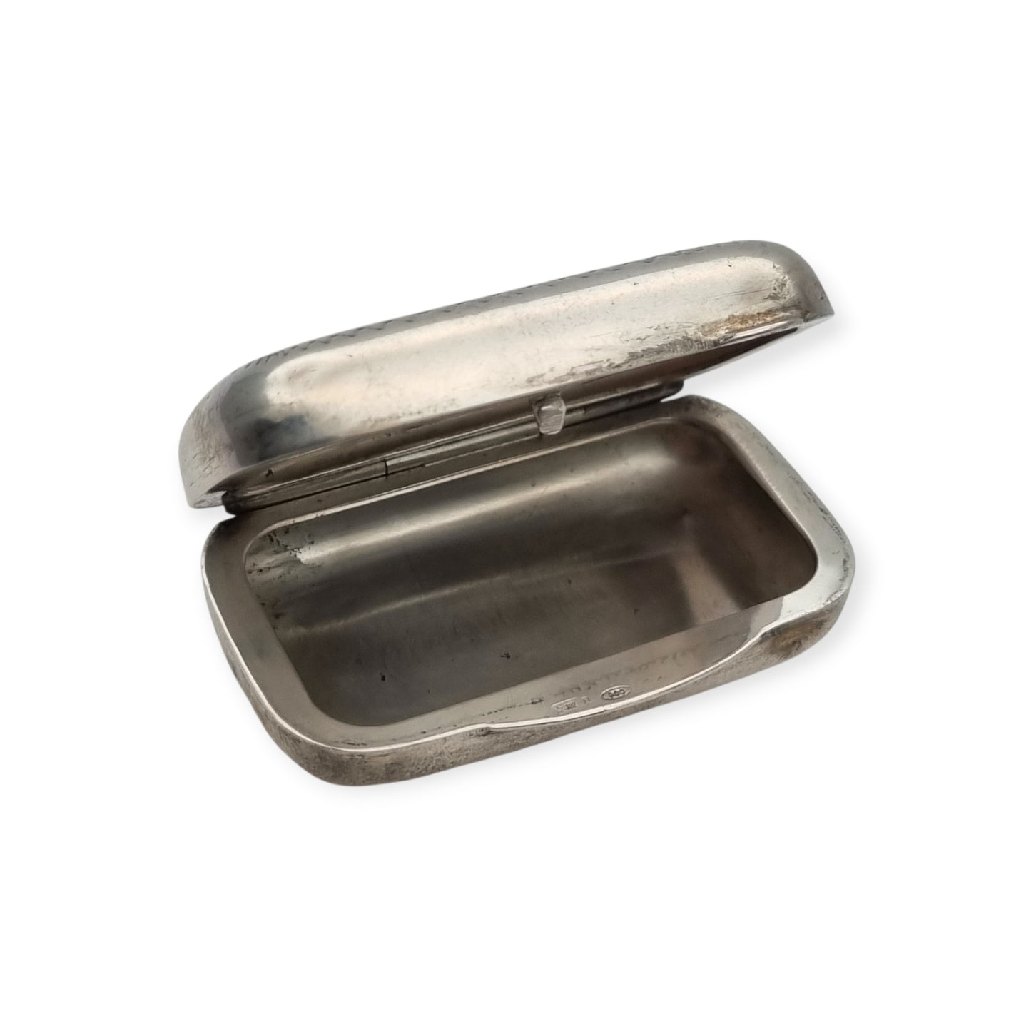 Antique pocket box in .800 silver, Art Nouveau-inspired floral engraving, Continental Europe, ca. 1900–1935