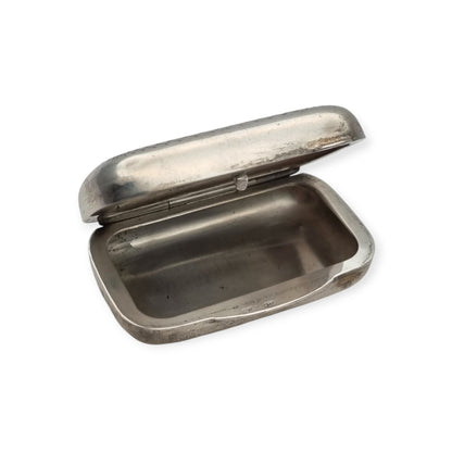 Antique pocket box in .800 silver, Art Nouveau-inspired floral engraving, Continental Europe, ca. 1900–1935