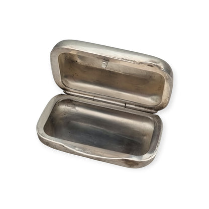 Antique pocket box in .800 silver, Art Nouveau-inspired floral engraving, Continental Europe, ca. 1900–1935