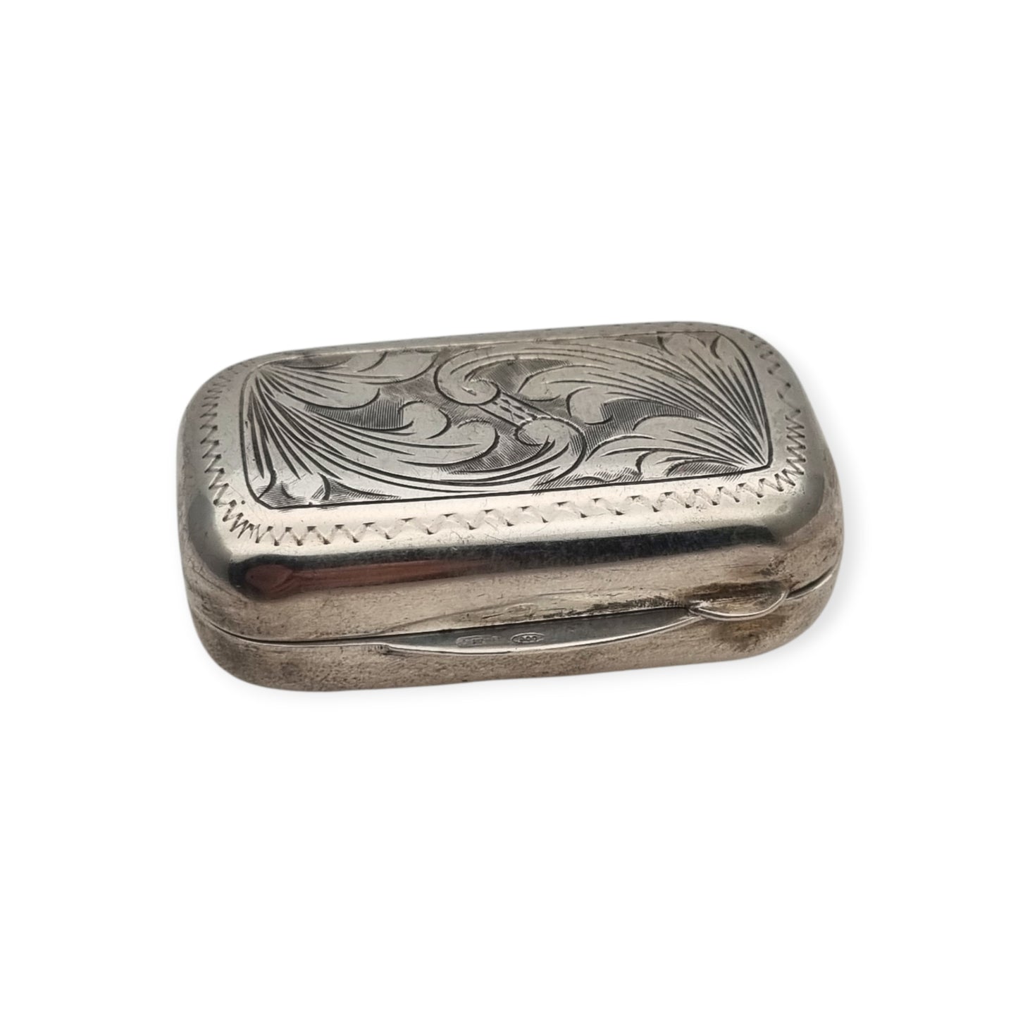 Antique pocket box in .800 silver, Art Nouveau-inspired floral engraving, Continental Europe, ca. 1900–1935