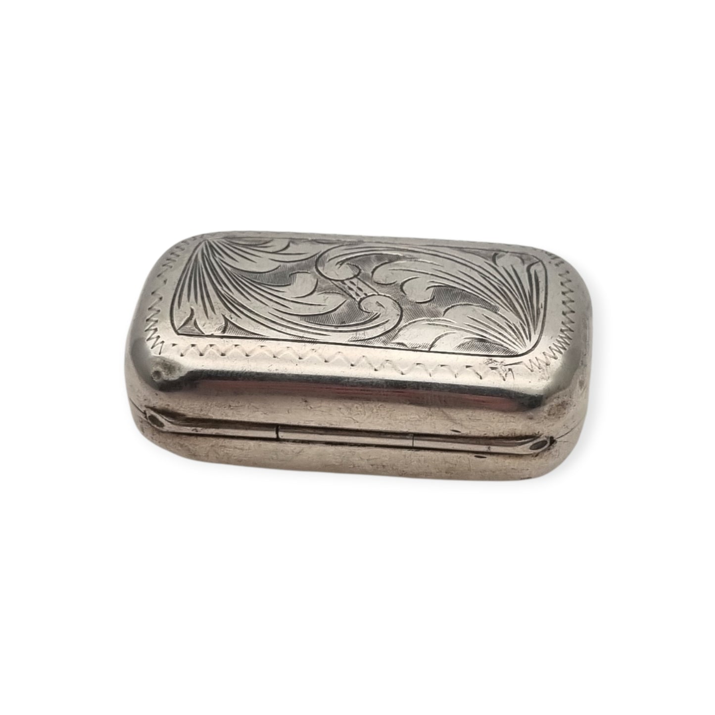 Antique pocket box in .800 silver, Art Nouveau-inspired floral engraving, Continental Europe, ca. 1900–1935