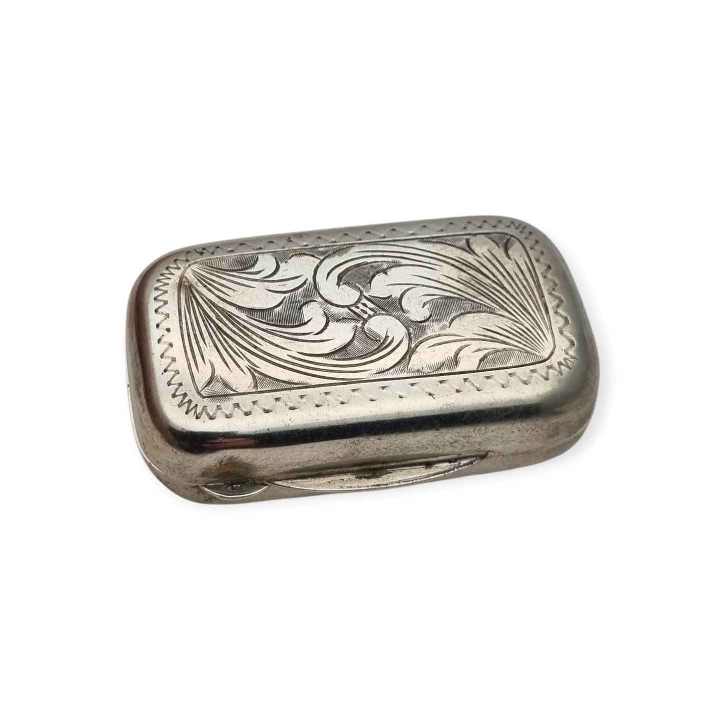 Antique pocket box in .800 silver, Art Nouveau-inspired floral engraving, Continental Europe, ca. 1900–1935