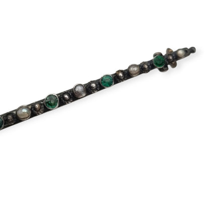 Antique bar brooch in silver with pearls and green stones, Victorian-Edwardian jewelry circa 1890–1920