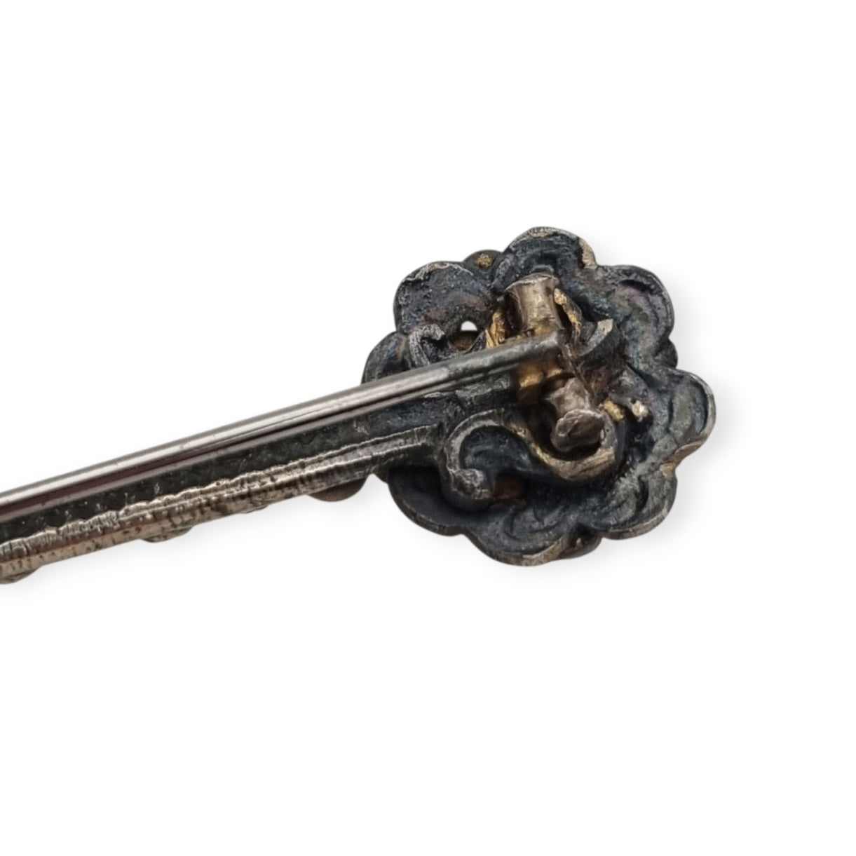 Antique bar brooch in silver with pearls and green stones, Victorian-Edwardian jewelry circa 1890–1920